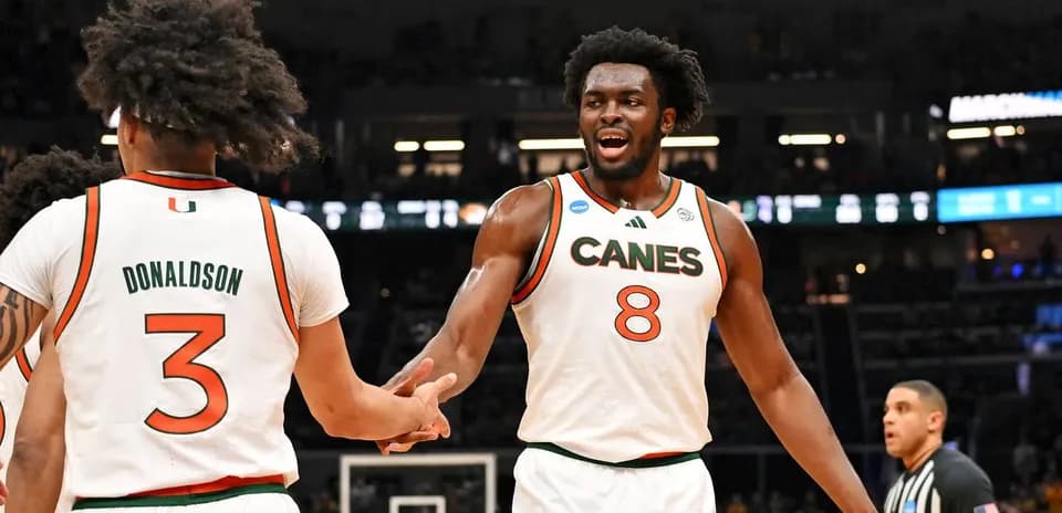 Jugadores de Miami celebrando durante un partido