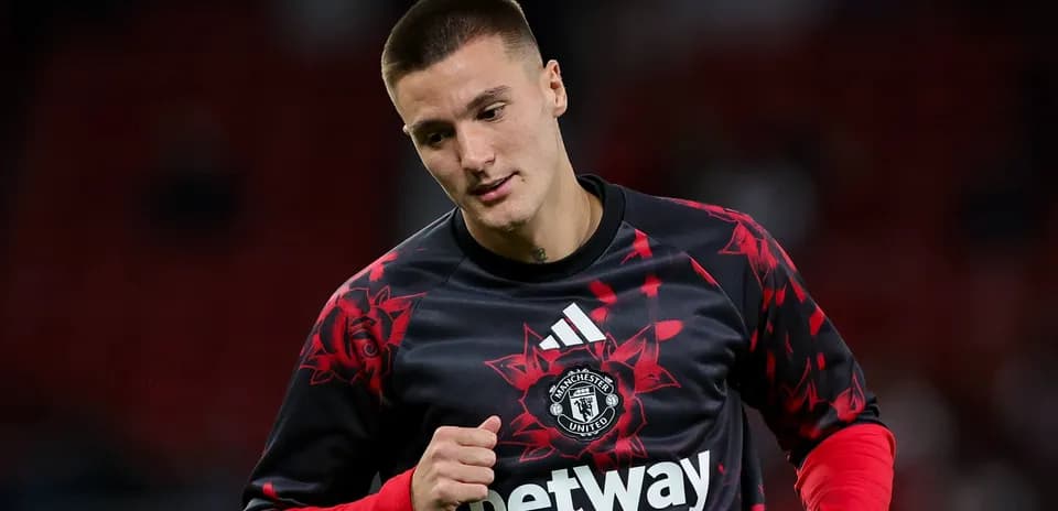 Jugador de Manchester United calentando en el campo