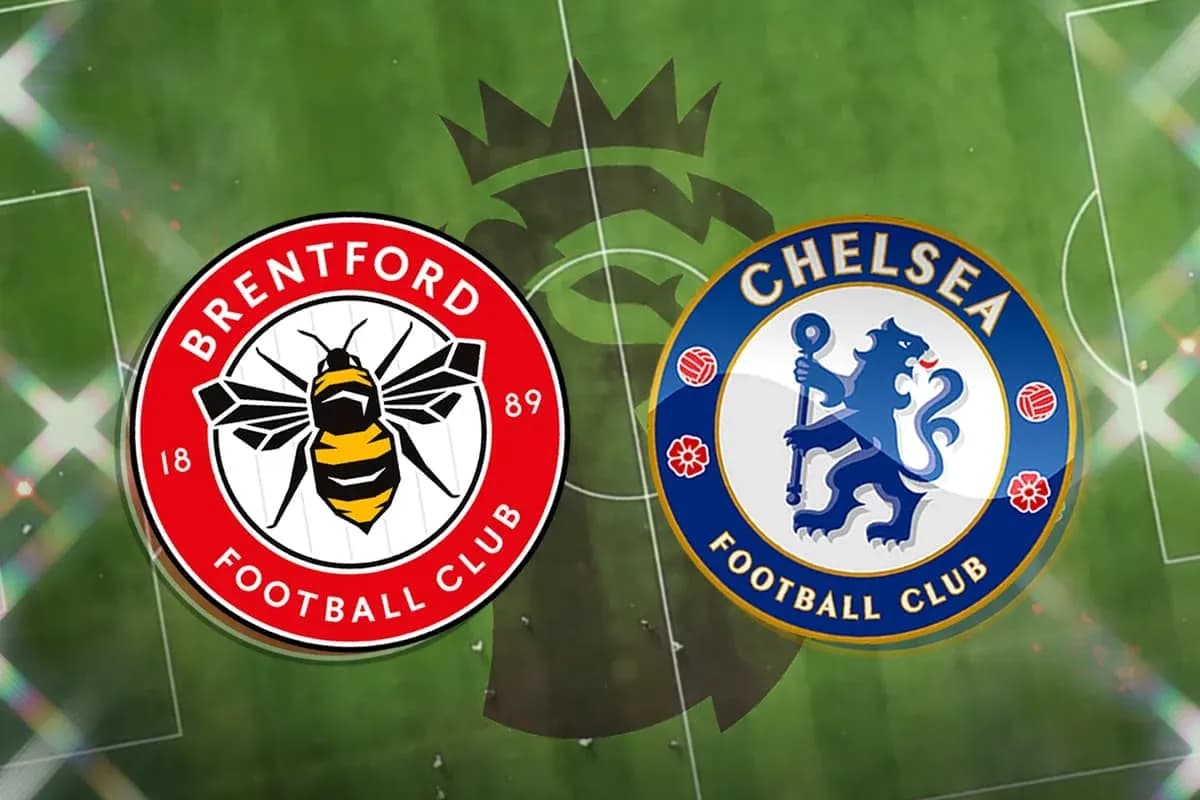 Logos de Brentford y Chelsea en el campo de fútbol