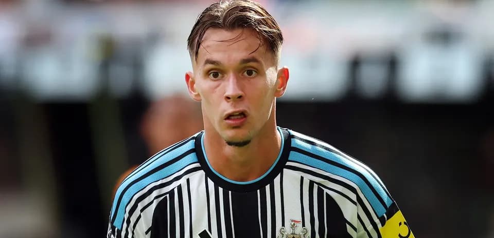 Jugador de Newcastle United en acción durante partido