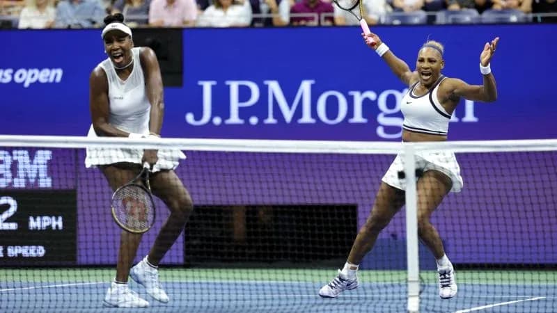 Serena y Venus Williams celebrando en la cancha