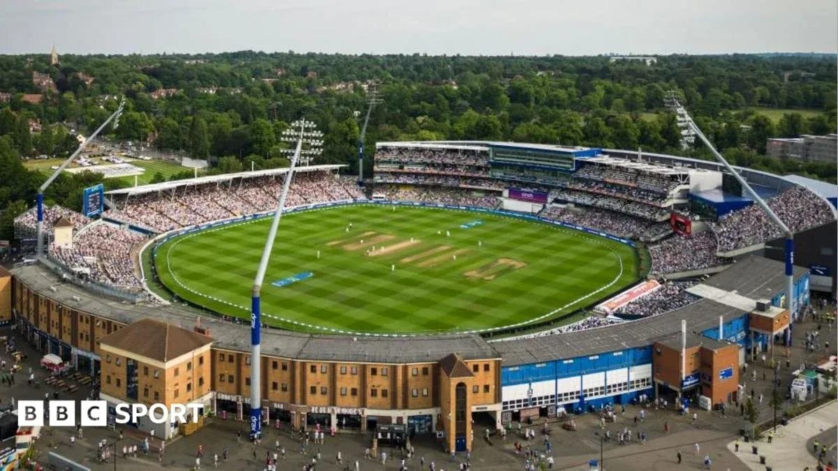 Vista aérea del estadio de cricket con espectadores