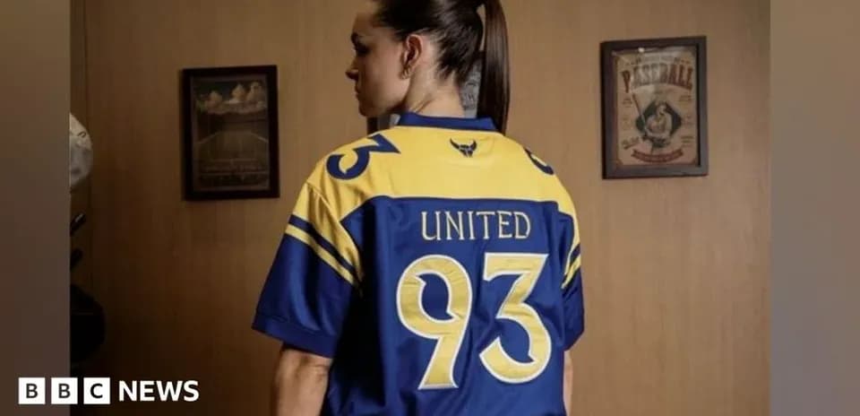 Persona con camiseta de United número 93