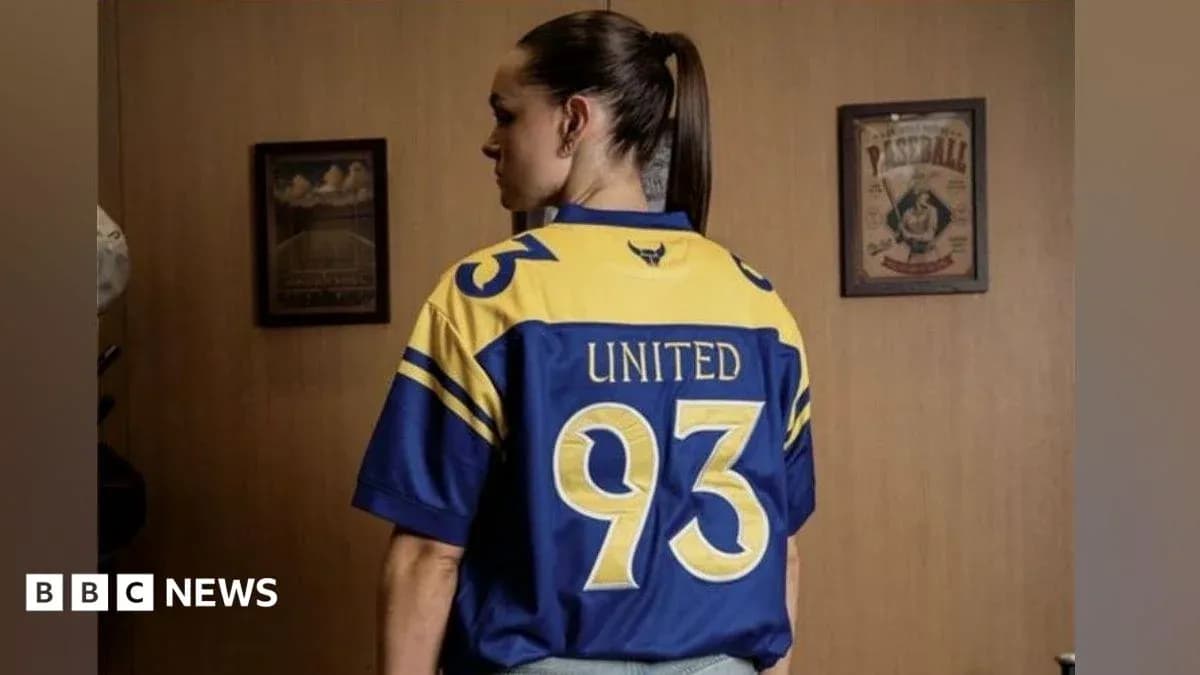 Persona con camiseta de United número 93