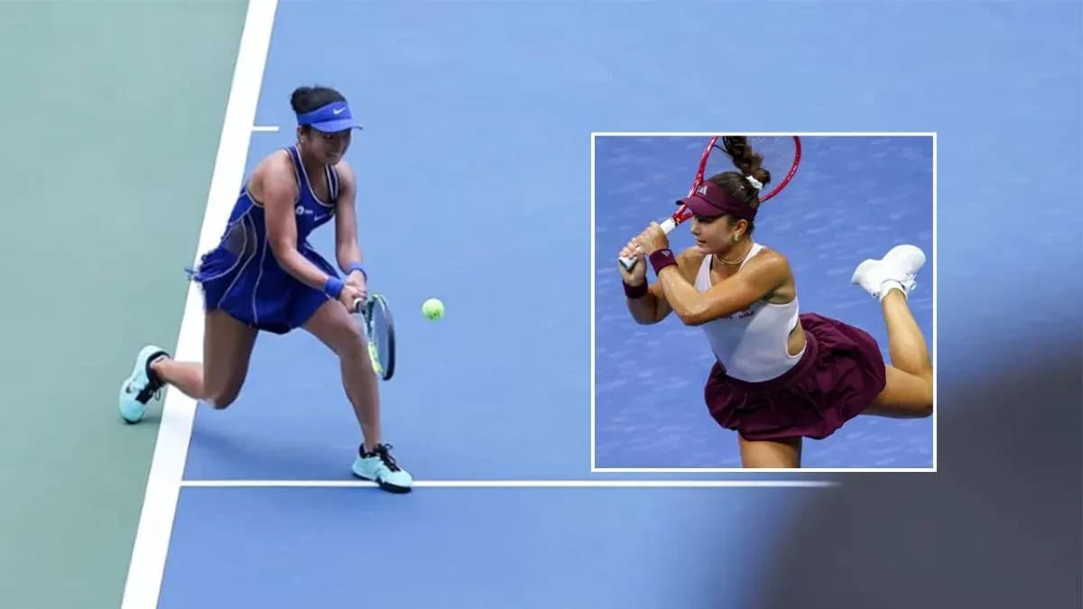 Jugadora de tenis golpeando la pelota en la cancha