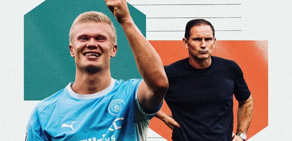 Erling Haaland sonriente con Frank Lampard al fondo