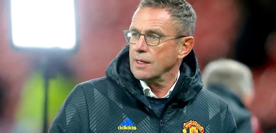 Entrenador de Manchester United en el banquillo
