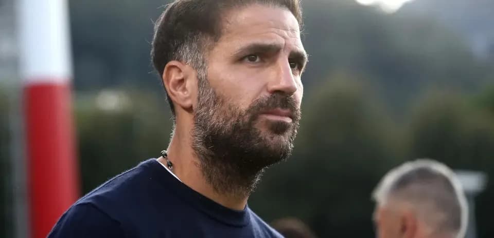 Entrenador observando durante la sesión de entrenamiento
