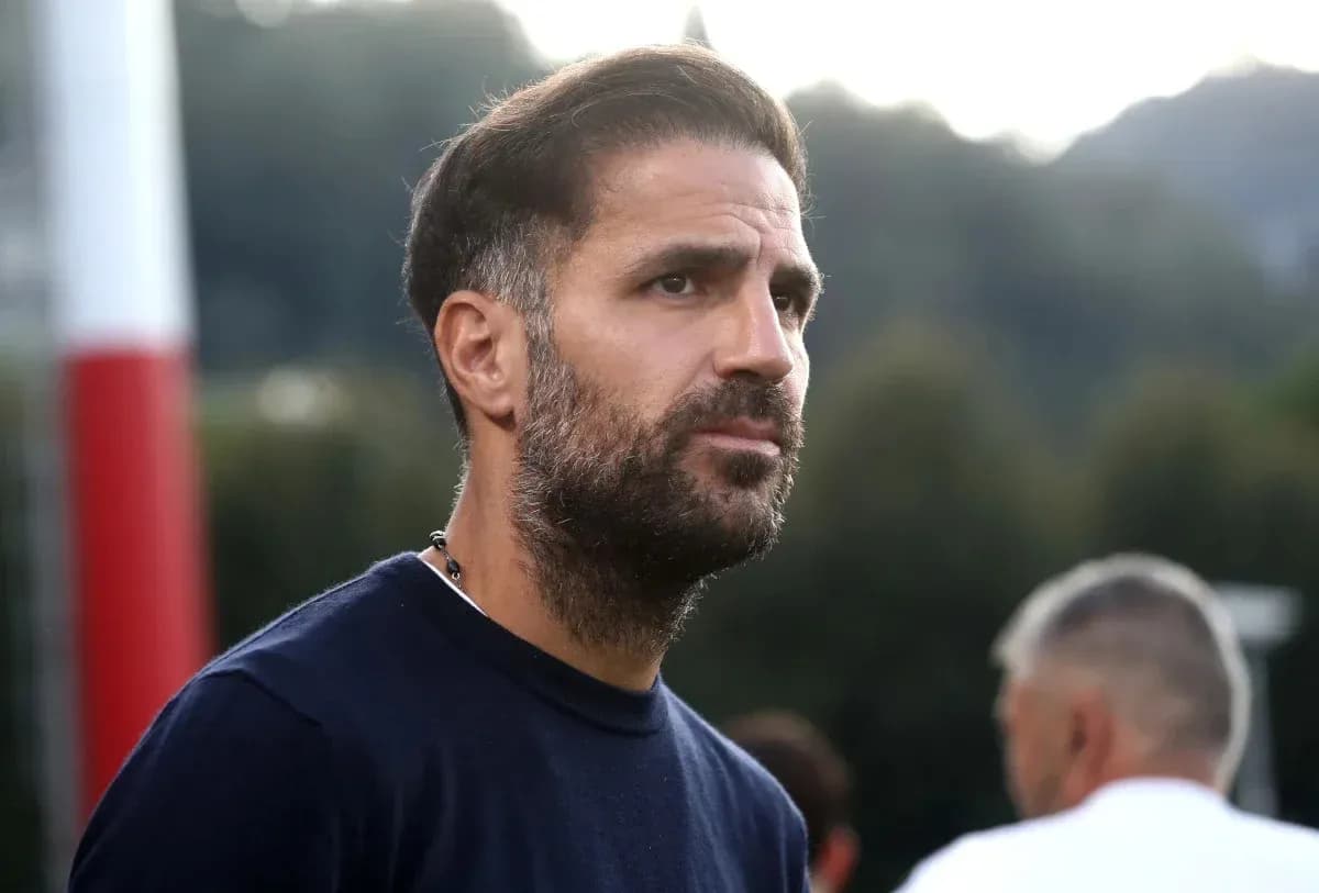 Entrenador observando durante la sesión de entrenamiento