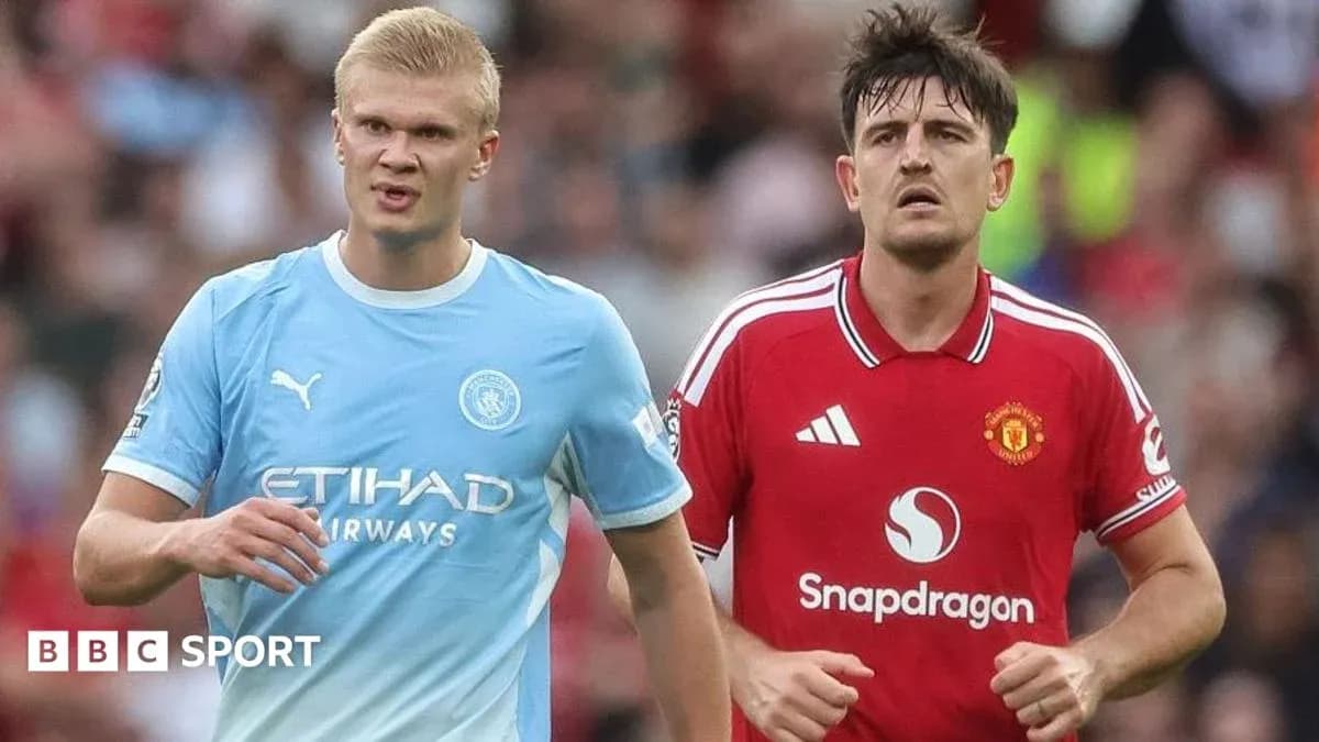 Jugadores de Manchester City y Manchester United en acción Jugadores de Manchester City y Manchester United en acción