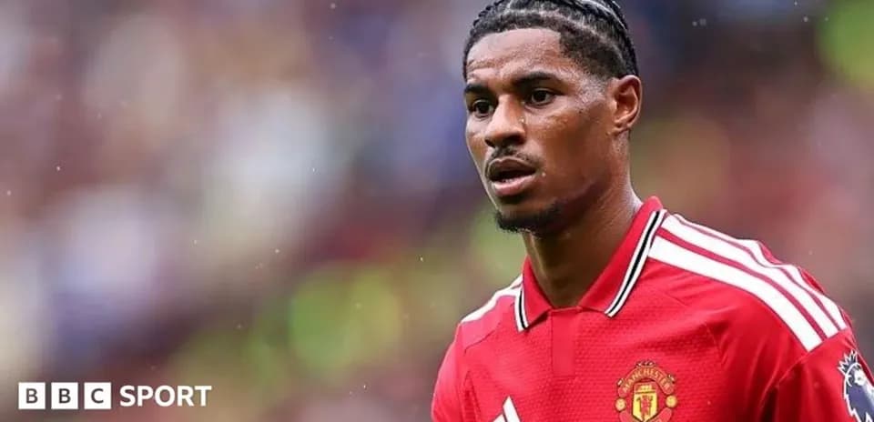 Jugador de Manchester United en el campo durante un partido