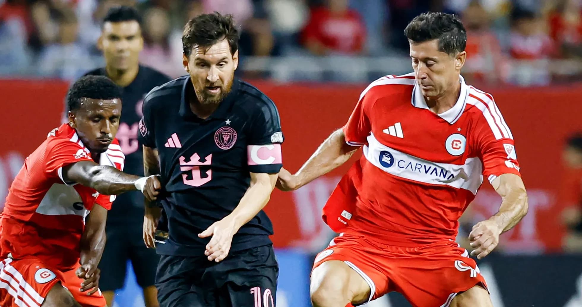 Lionel Messi dribbling between two defenders during match