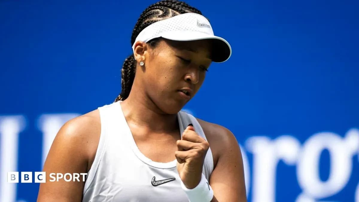 Naomi Osaka celebrando un punto durante un partido
