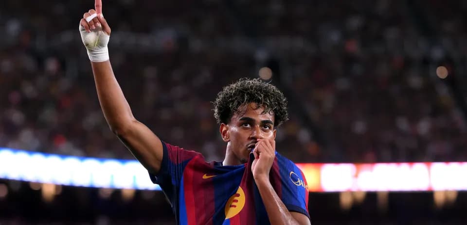 Jugador del Barcelona celebrando con la camiseta