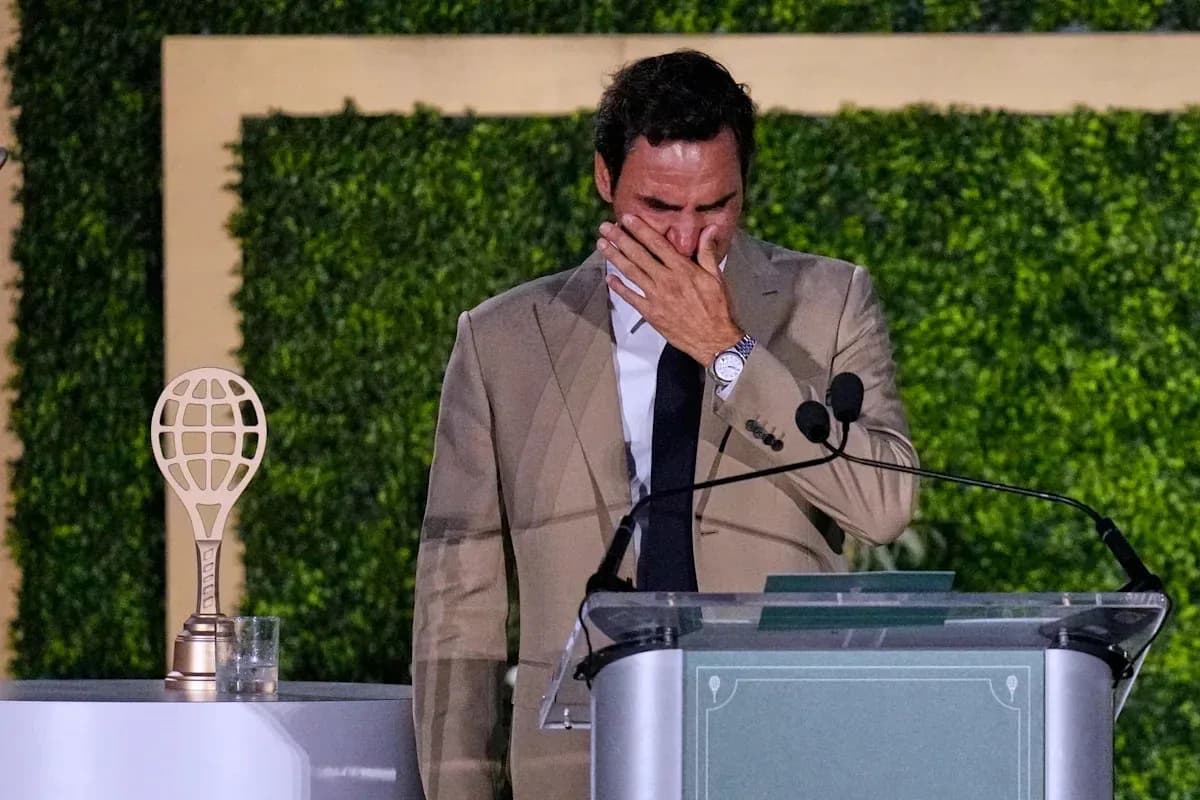 Roger Federer dando un discurso en un evento Roger Federer dando un discurso en un evento