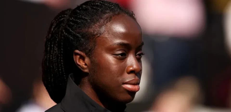 Jugadora de tenis con cabello trenzado en primer plano