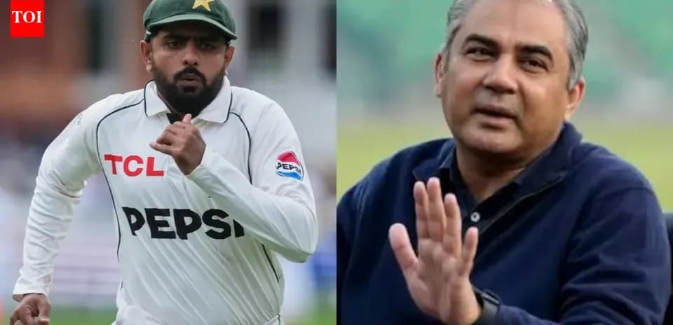 Jugador de críquet de Pakistán corriendo y entrenador hablando