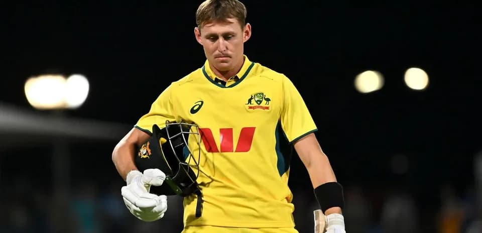 Jugador australiano saliendo del campo tras la eliminación