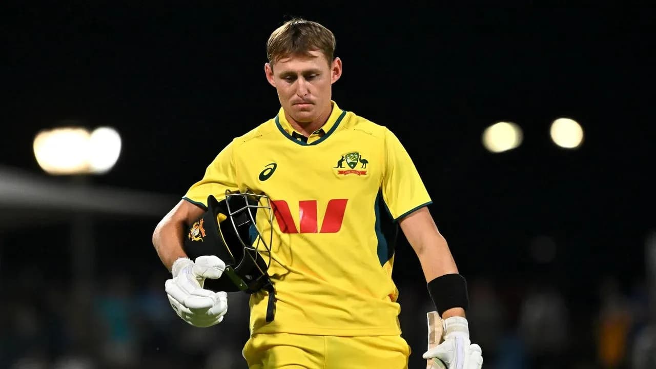 Jugador australiano saliendo del campo tras la eliminación