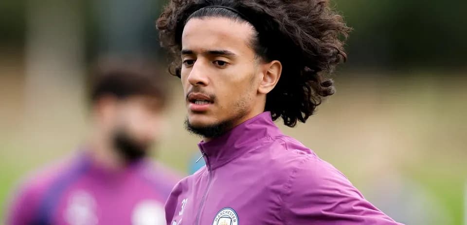 Jugador de Manchester City durante sesión de entrenamiento