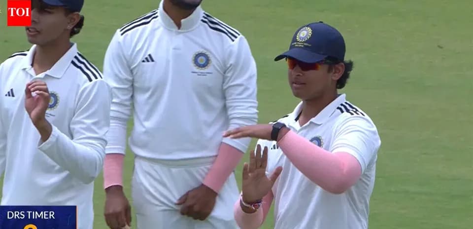 Jugadores de críquet de India en el campo