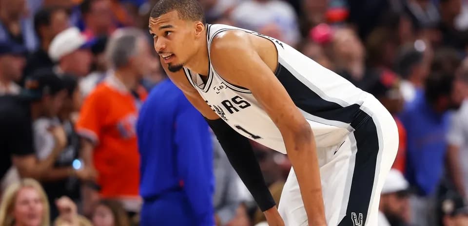 Jugador de los Spurs en acción durante el partido