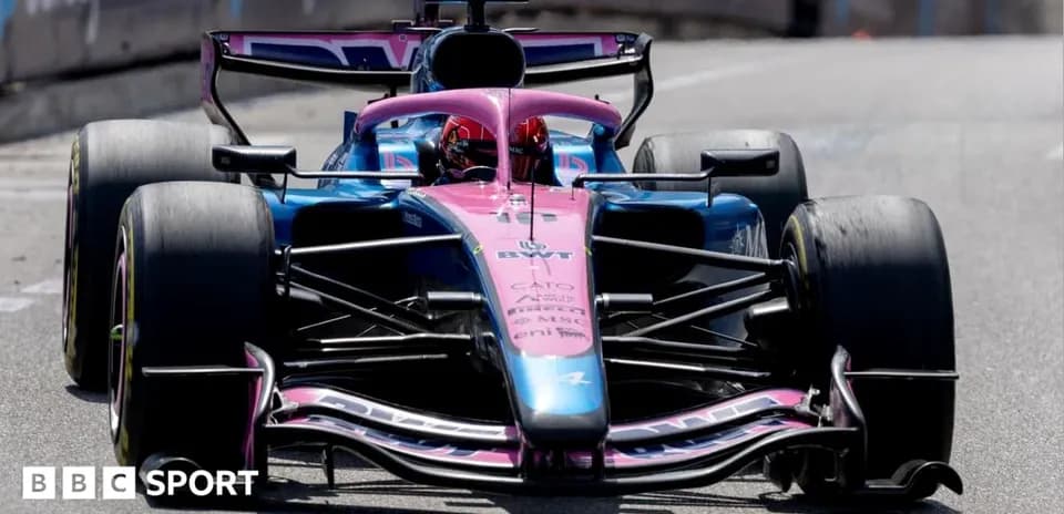 Coche de Fórmula 1 compitiendo en pista