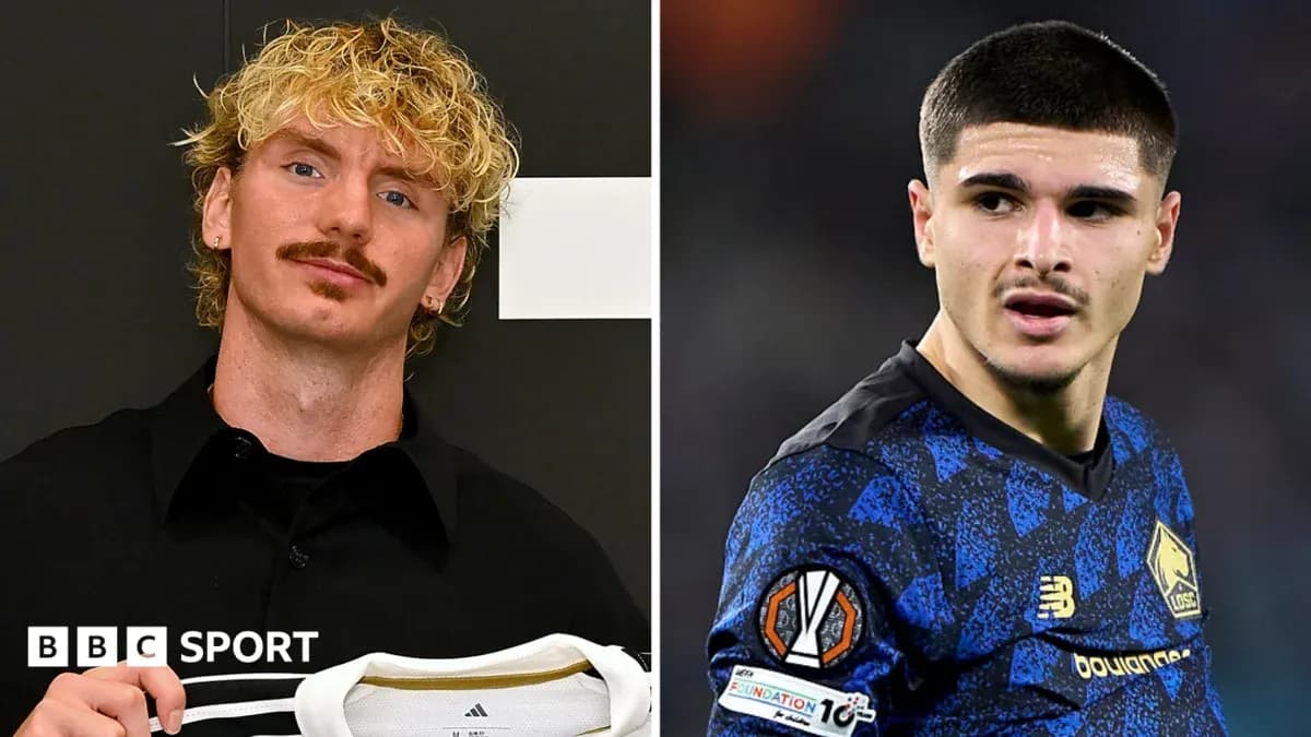 Dos jugadores de fútbol en diferentes contextos Dos jugadores de fútbol en diferentes contextos