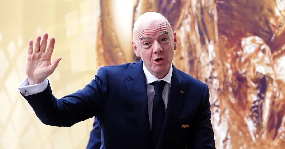 Funcionarios de FIFA saludando en evento oficial Funcionarios de FIFA saludando en evento oficial