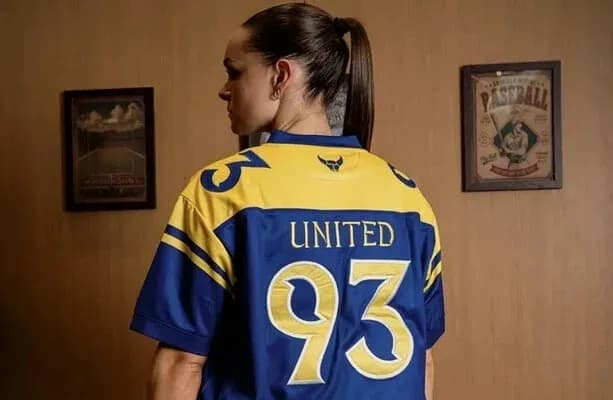 Persona con camiseta de United, número 93 Persona con camiseta de United, número 93