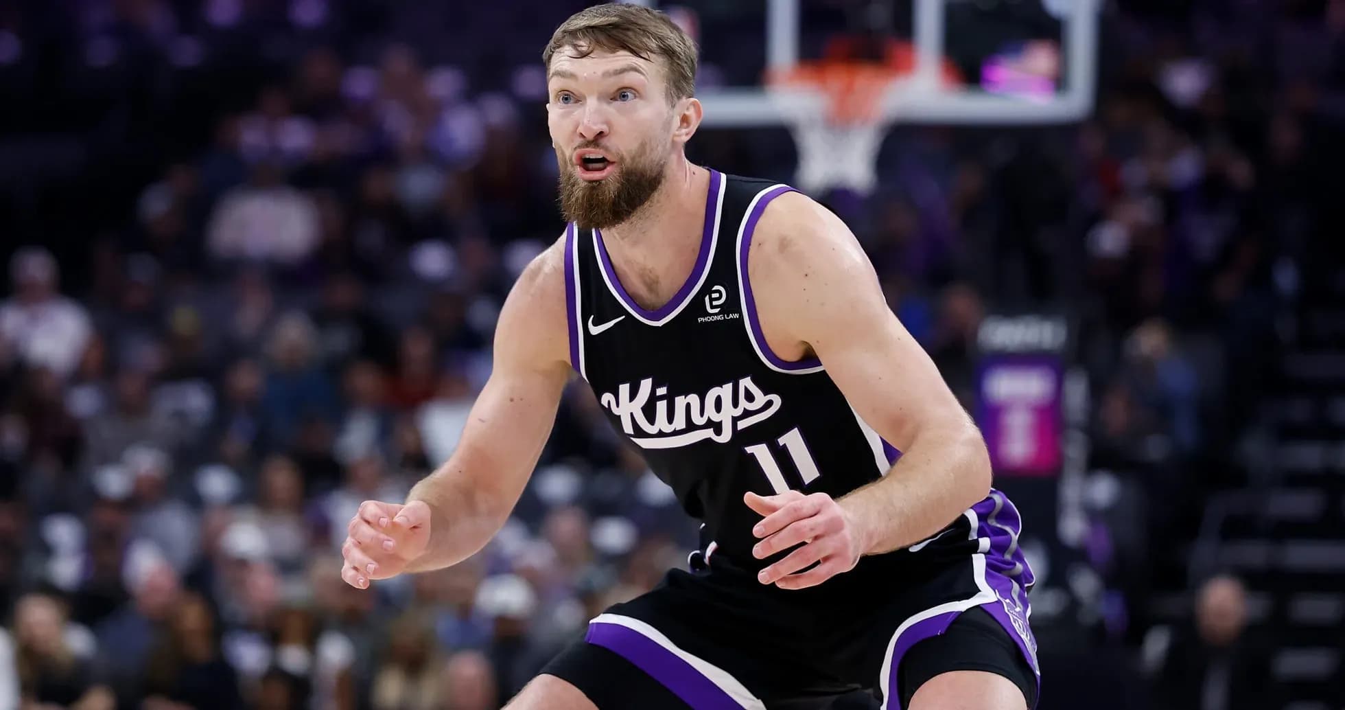 Jugador de los Kings defendiendo durante un partido Jugador de los Kings defendiendo durante un partido