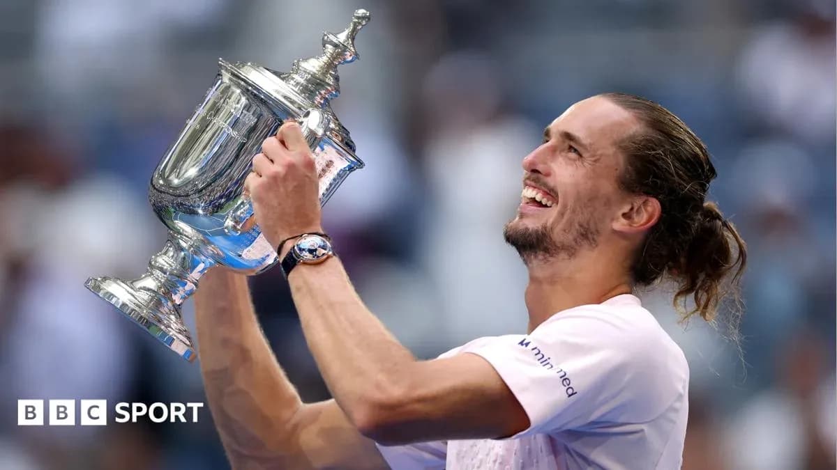 Jugador levantando el trofeo del US Open Jugador levantando el trofeo del US Open