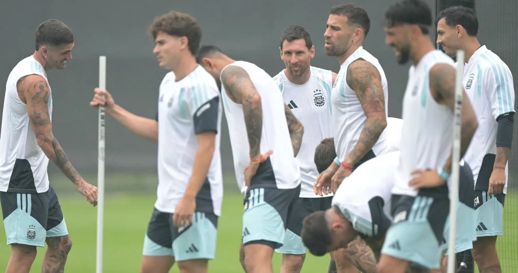 Jugadores de Argentina en entrenamiento en el campo Jugadores de Argentina en entrenamiento en el campo