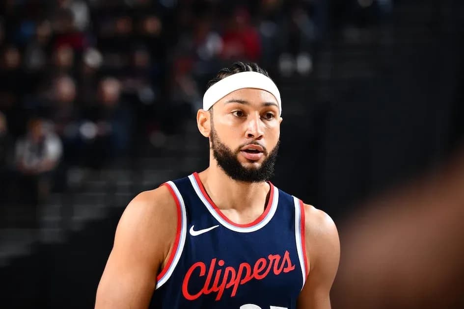 Jugador de los Clippers en la cancha durante un partido Jugador de los Clippers en la cancha durante un partido