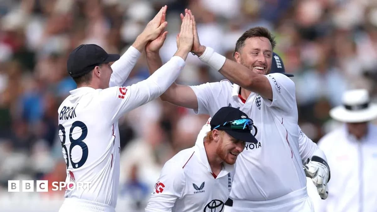 Jugadores de cricket celebrando una wicket en equipo Jugadores de cricket celebrando una wicket en equipo