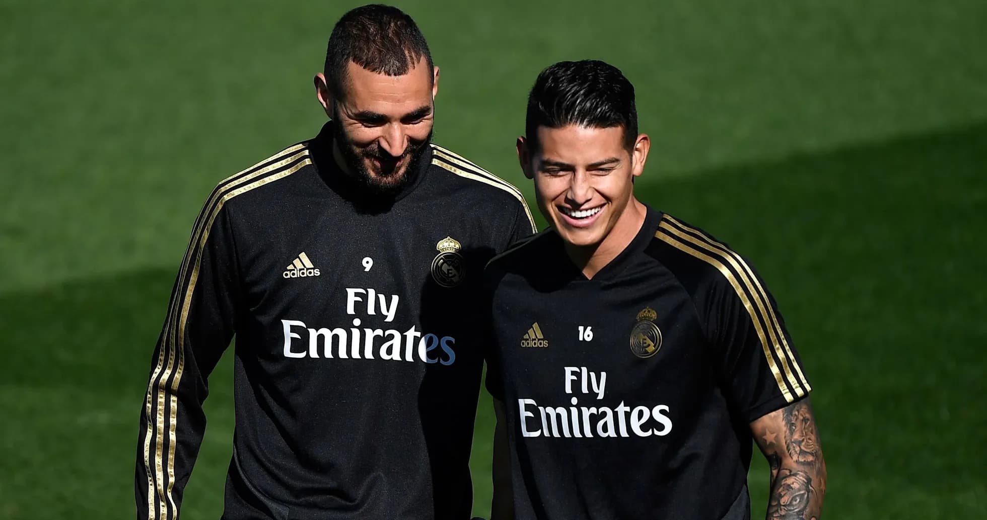 Jugadores de Real Madrid sonriendo durante entrenamiento Jugadores de Real Madrid sonriendo durante entrenamiento