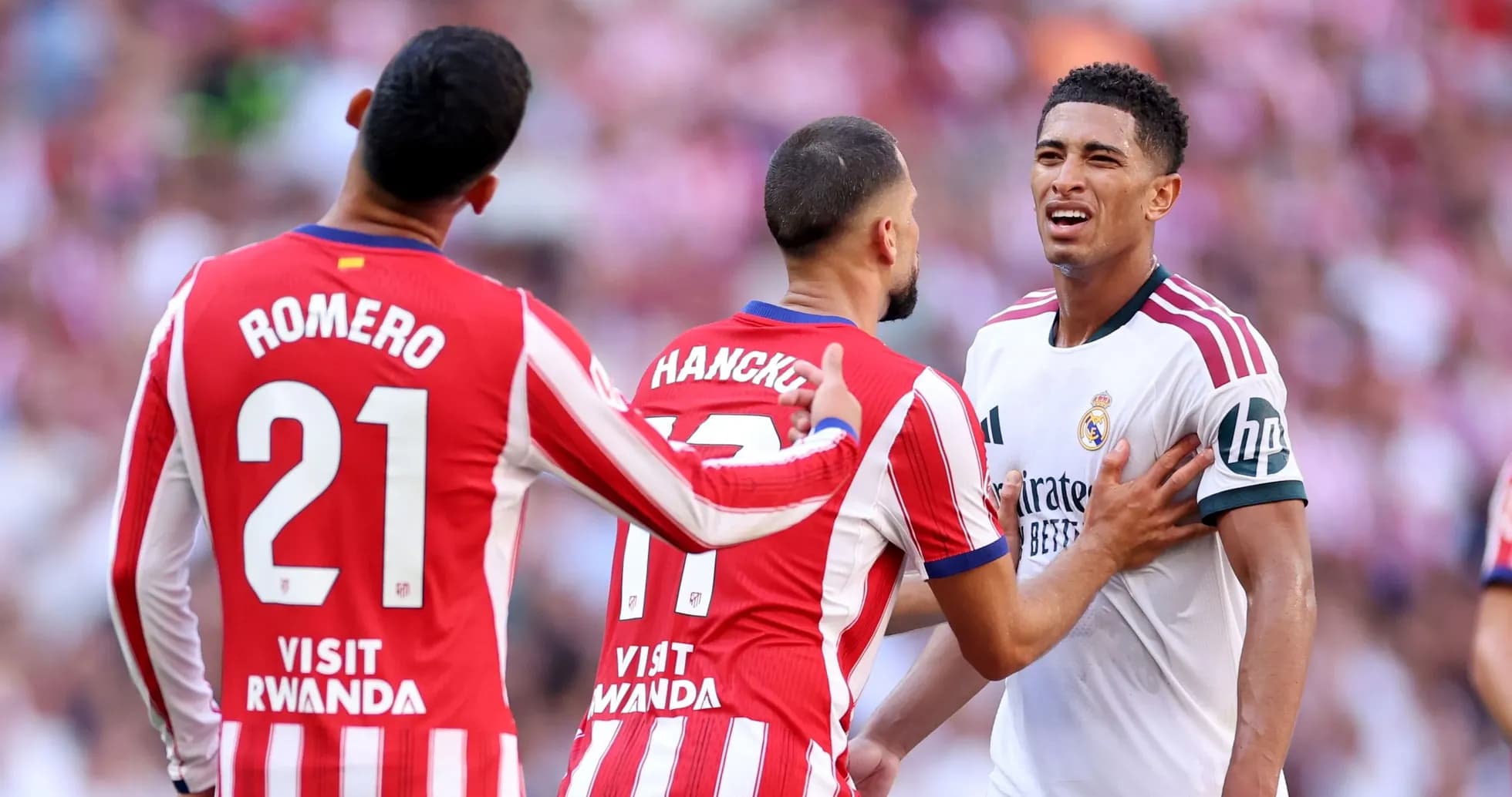 Jugadores de Atlético de Madrid discutiendo con jugador del Real Madrid Jugadores de Atlético de Madrid discutiendo con jugador del Real Madrid