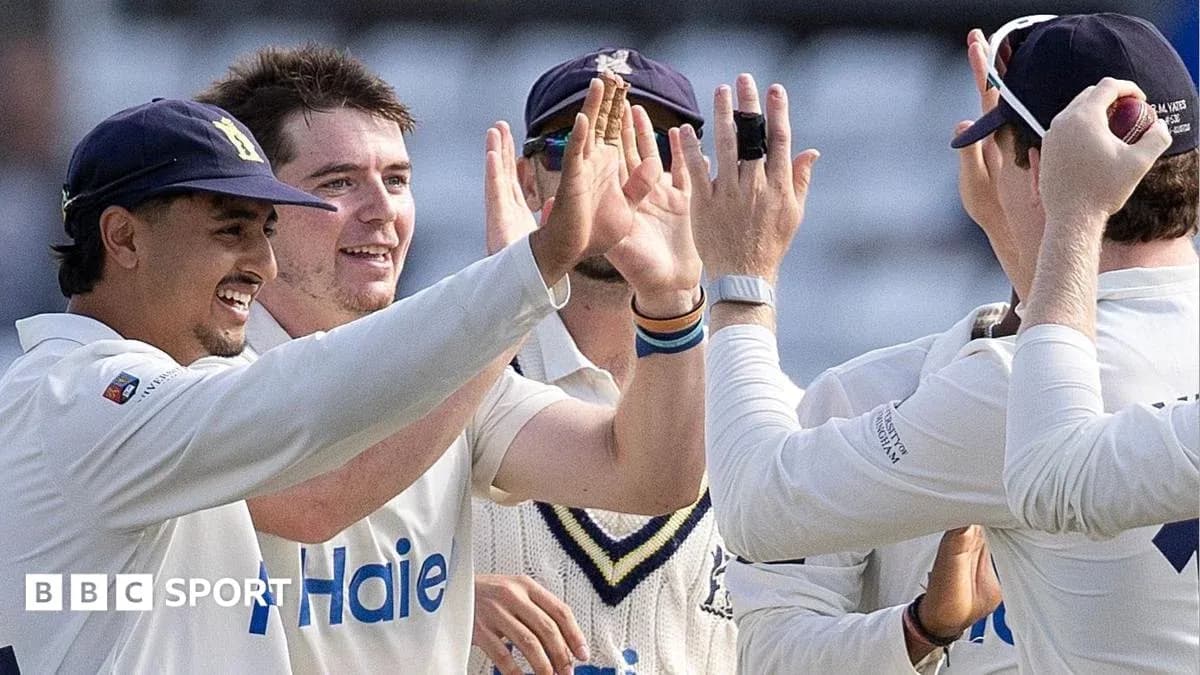 Jugadores celebrando un wicket en el cricket Jugadores celebrando un wicket en el cricket