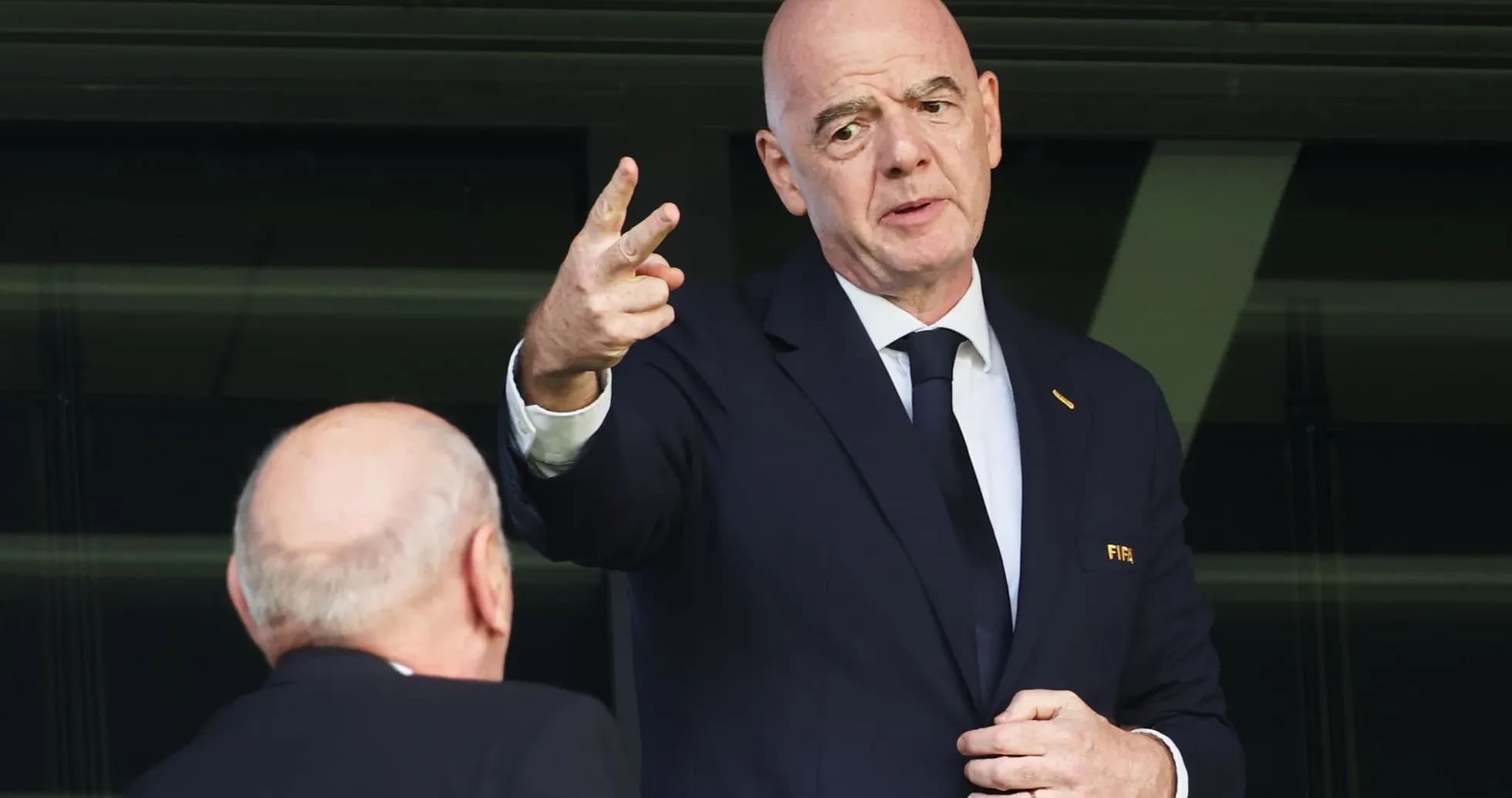 Gianni Infantino hablando en un palco de VIP Gianni Infantino hablando en un palco de VIP