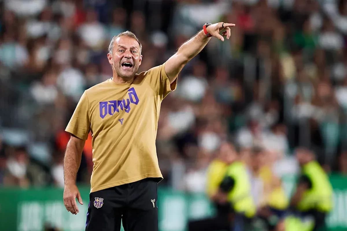 Entrenador dirigiendo a su equipo en el partido Entrenador dirigiendo a su equipo en el partido