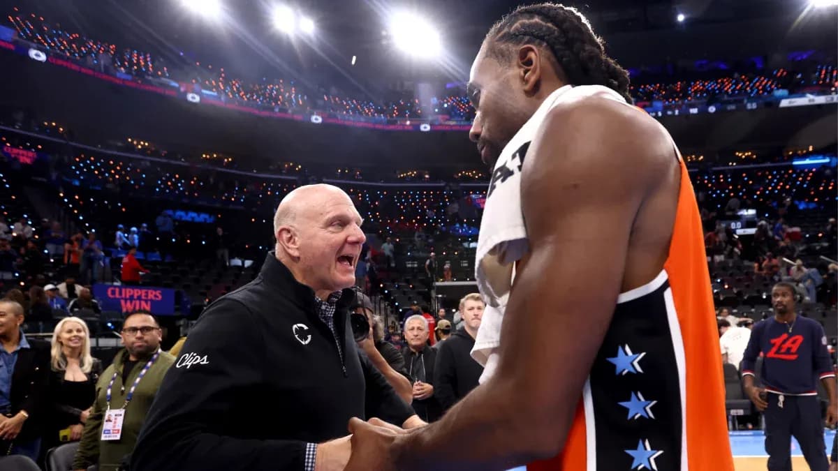 Kawhi Leonard y Steve Ballmer celebrando victoria Clippers Kawhi Leonard y Steve Ballmer celebrando victoria Clippers