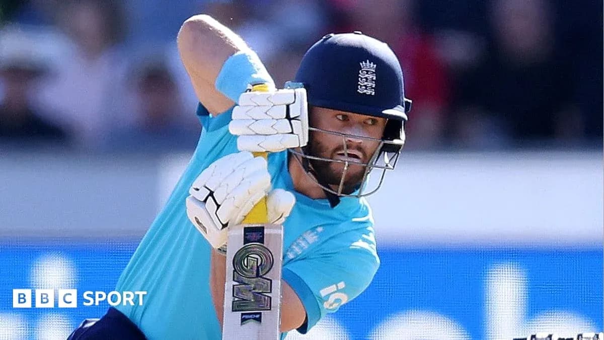 Jugador de cricket bateando en partido de Inglaterra Jugador de cricket bateando en partido de Inglaterra