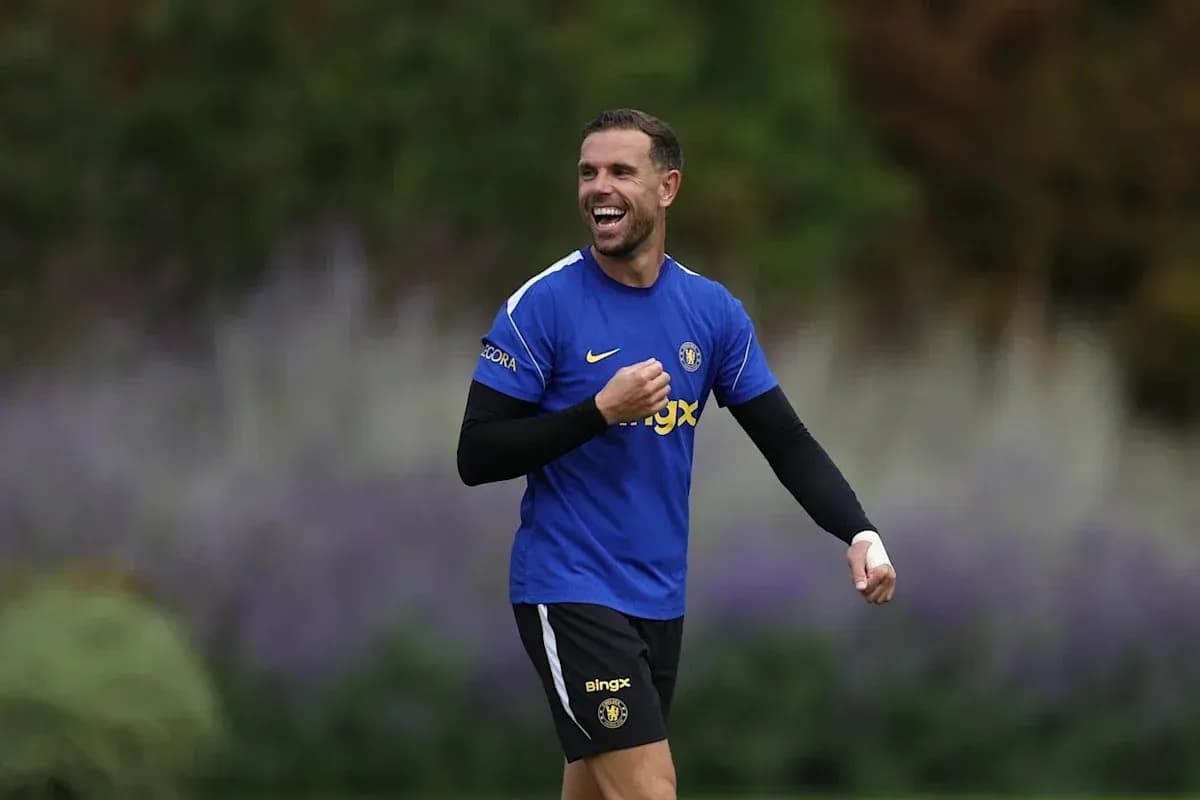 Jugador sonriendo durante sesión de entrenamiento Jugador sonriendo durante sesión de entrenamiento