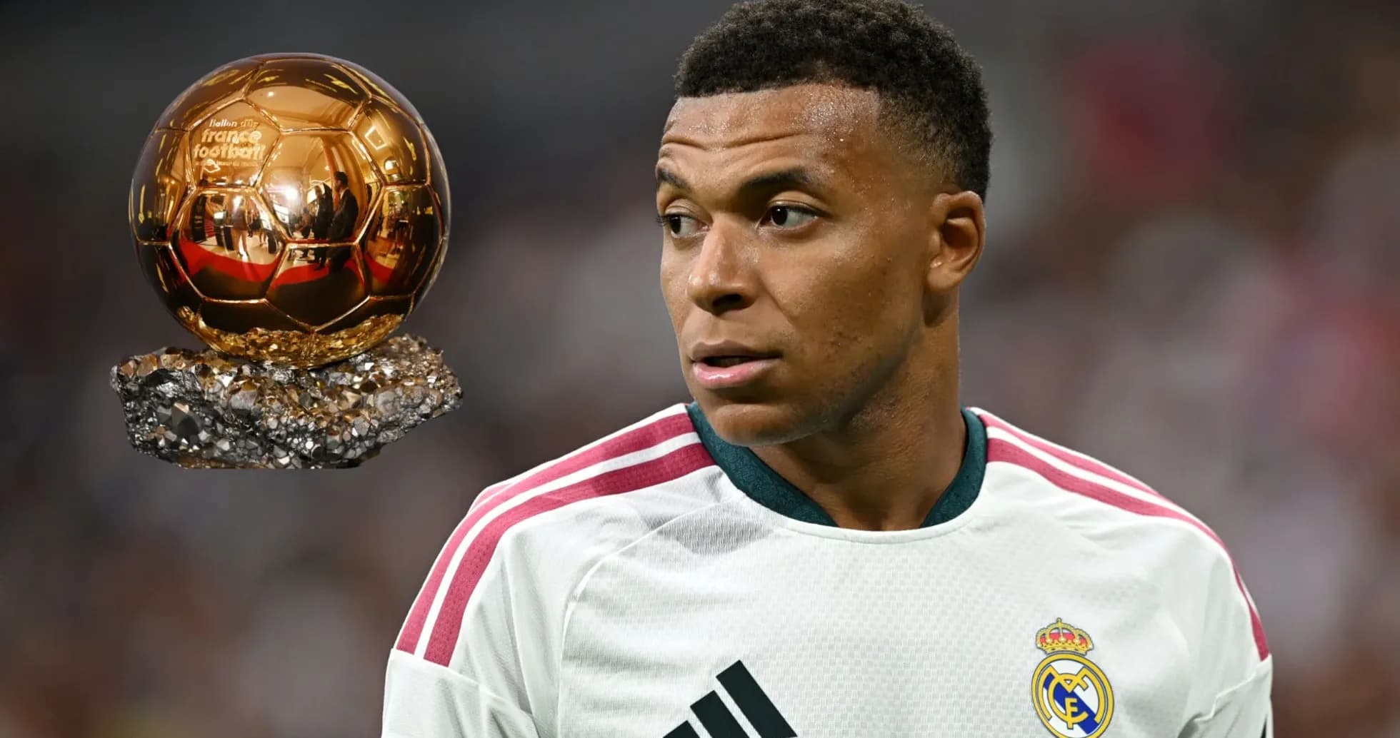 Kylian Mbappé con el Balón de Oro en mano Kylian Mbappé con el Balón de Oro en mano