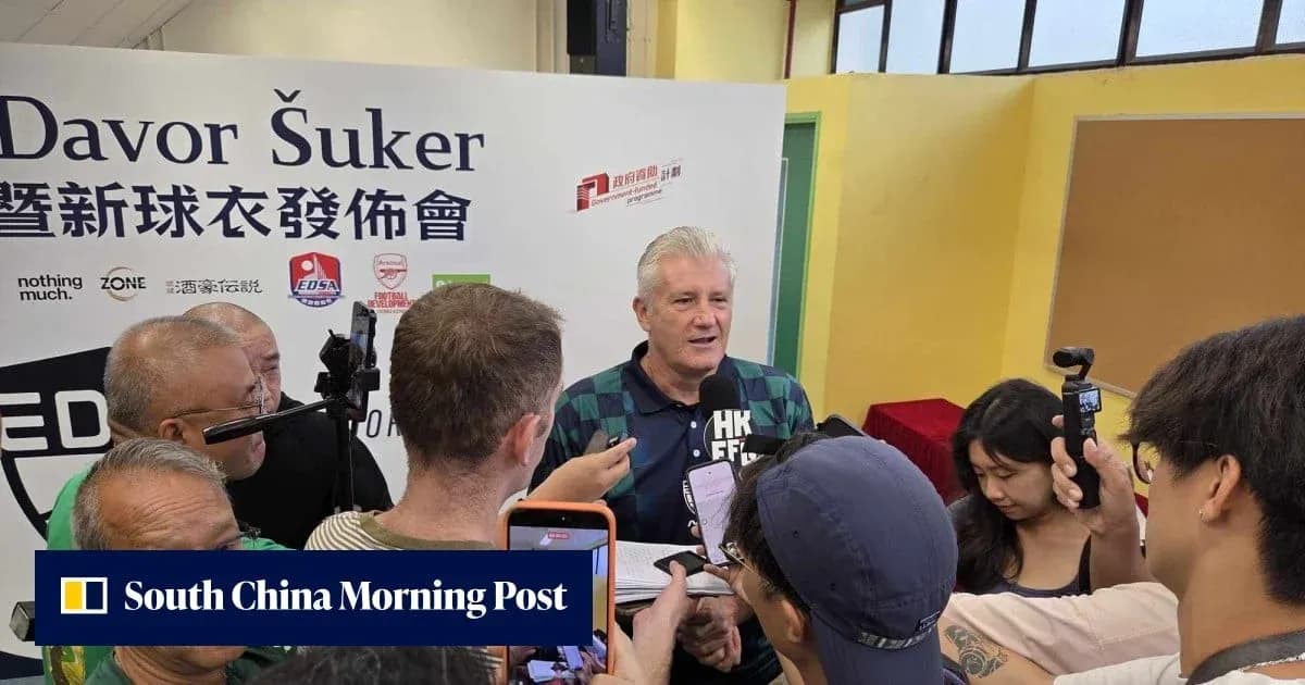 Davor Šuker hablando en conferencia de prensa Davor Šuker hablando en conferencia de prensa