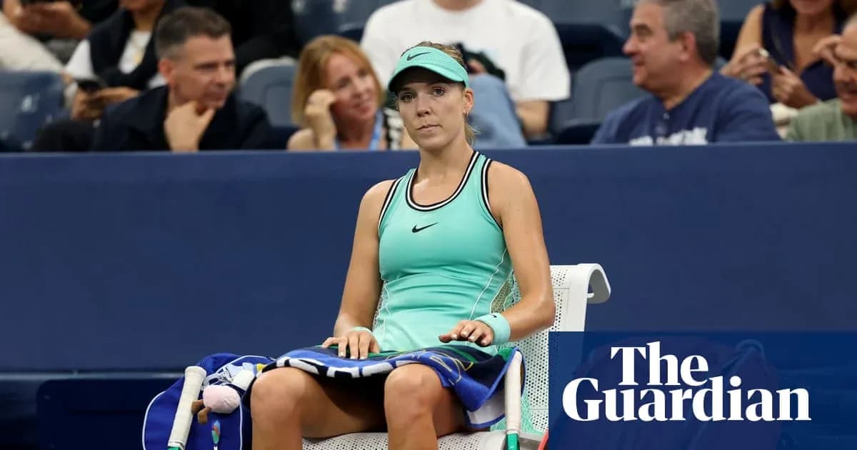Jugadora sentada en la silla durante un partido de tenis Jugadora sentada en la silla durante un partido de tenis