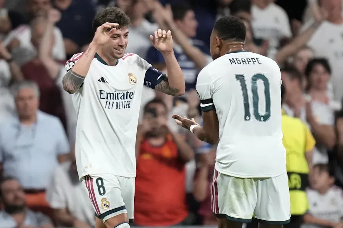 Jugadores de Real Madrid celebrando un gol Jugadores de Real Madrid celebrando un gol