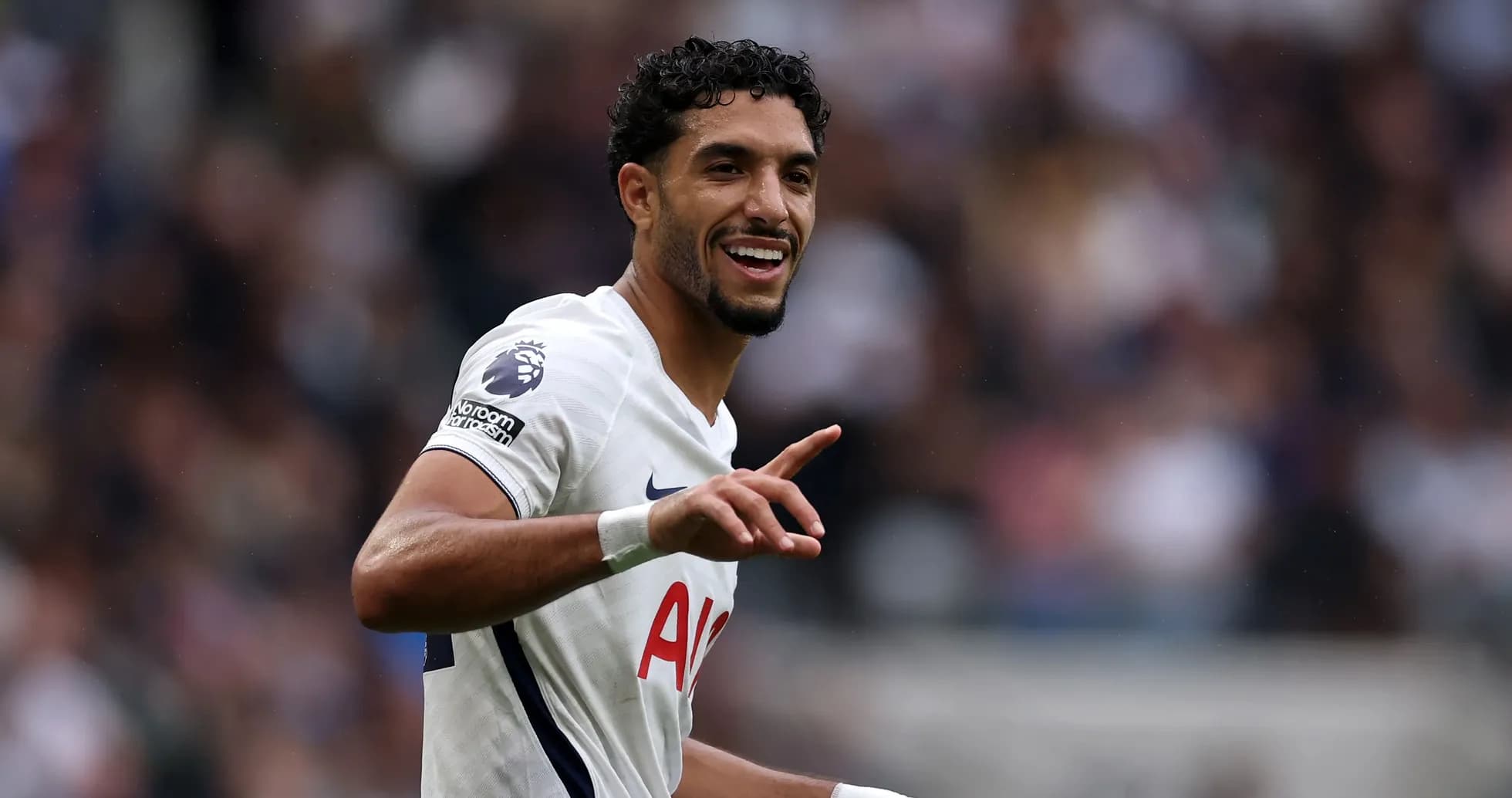 Jugador de Tottenham celebrando un gol en el partido Jugador de Tottenham celebrando un gol en el partido