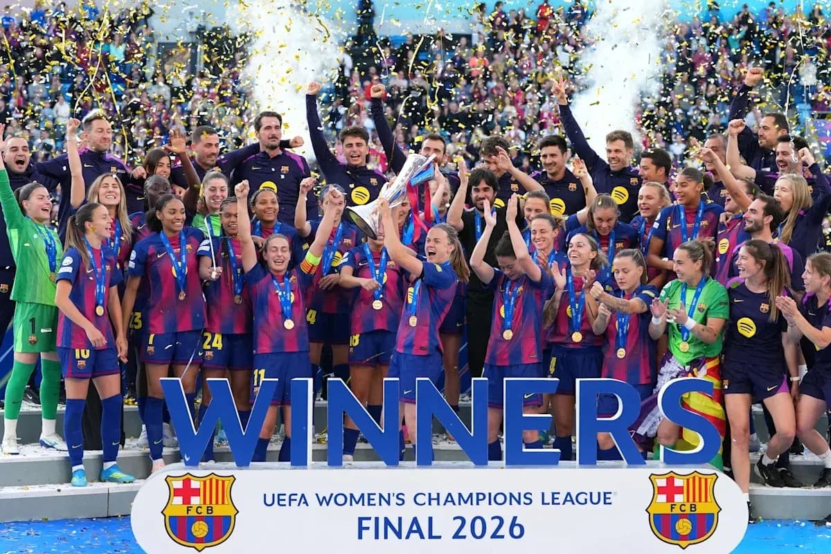 Equipo femenino del FC Barcelona celebrando la victoria Equipo femenino del FC Barcelona celebrando la victoria