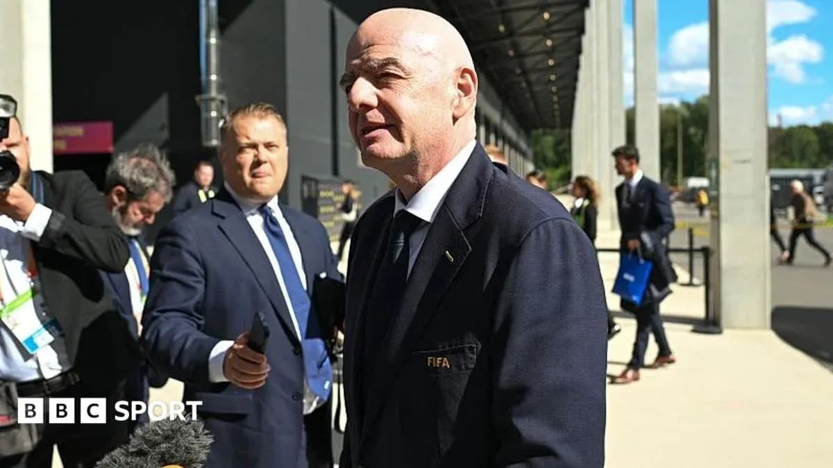 Gianni Infantino hablando en evento con periodistas Gianni Infantino hablando en evento con periodistas